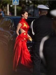 网红蹭国旗装